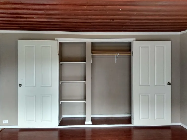 1008 Stockwell St — Photo 3