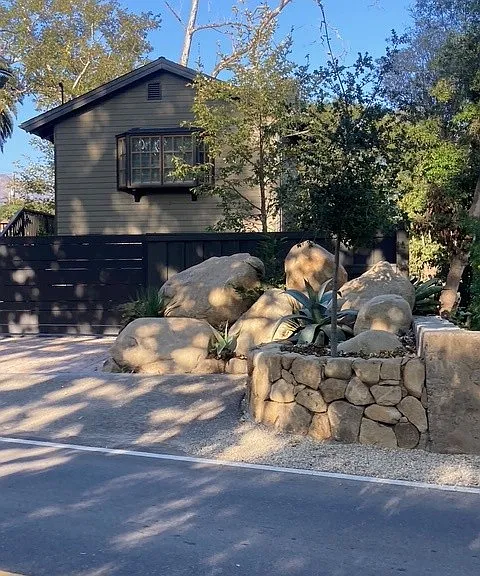1247 E Valley Rd — Photo 3