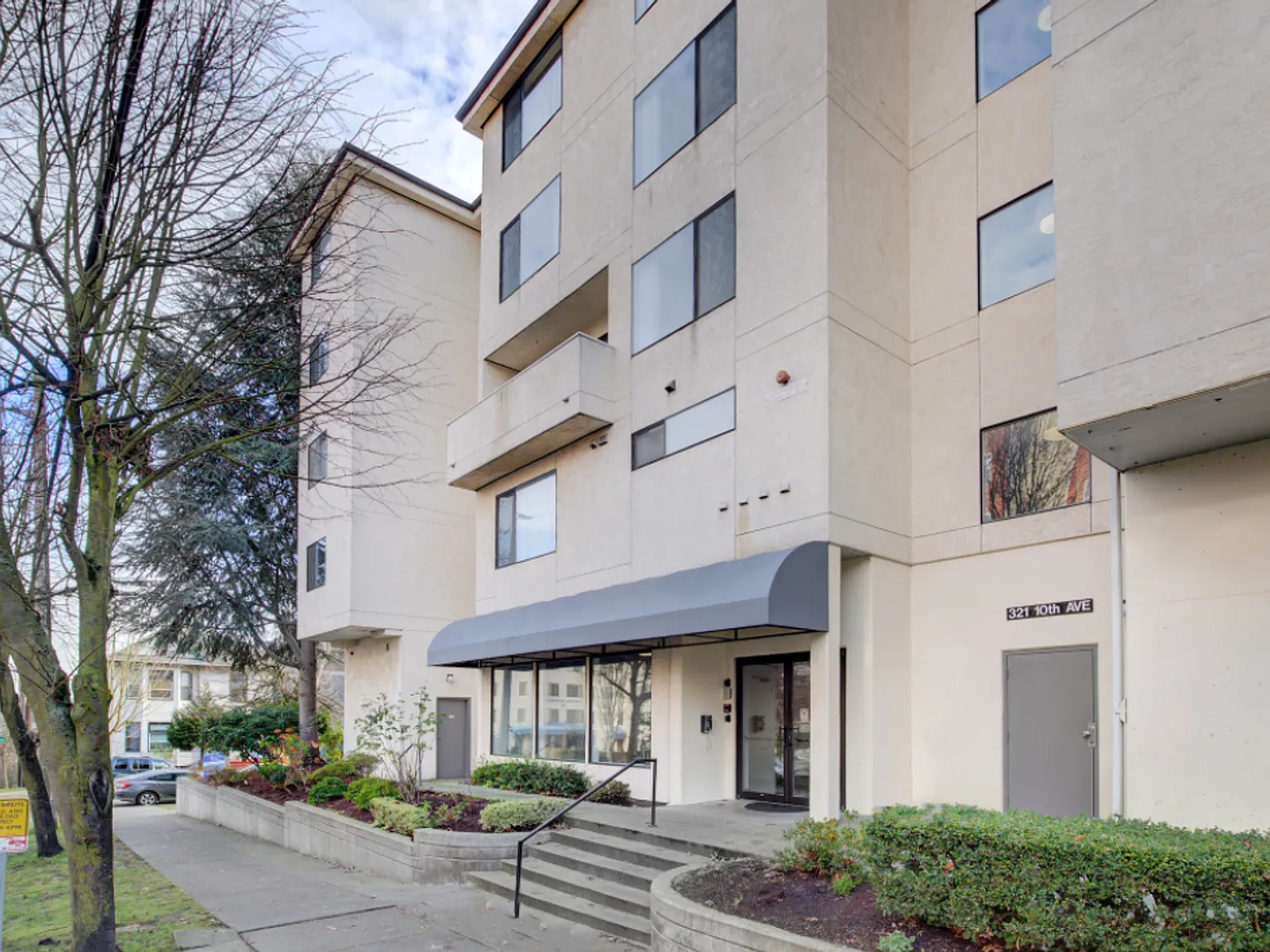 Hill House Apartments — Photo 1