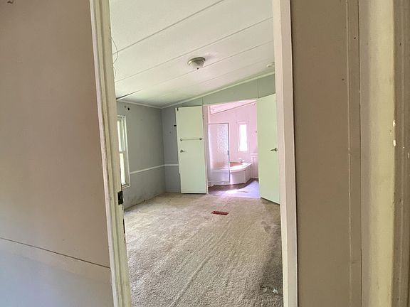 5th image of 284 Luther Cir