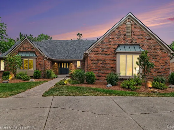 25219 Bridlepath Ln, Farmington Hills, MI 48335