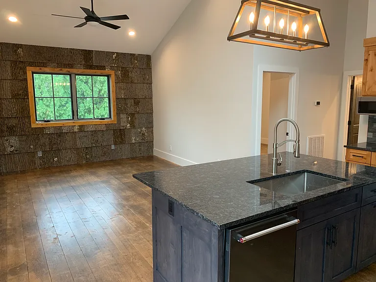 125 Bayshore Dr — Photo 4