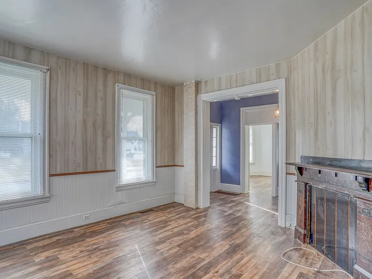 132 W Mount Vernon St — Photo 28