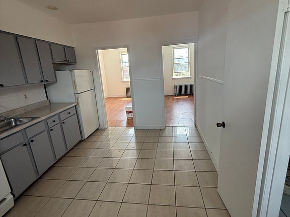 2nd image of 3026 Richmond St APT 3