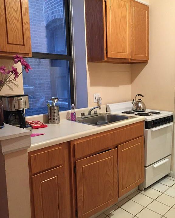 2nd image of 409 W 48th St APT 3RE