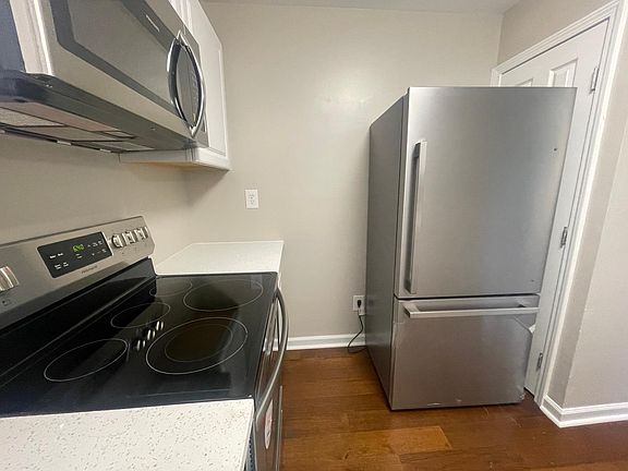 4th image of 606 Denton Cir