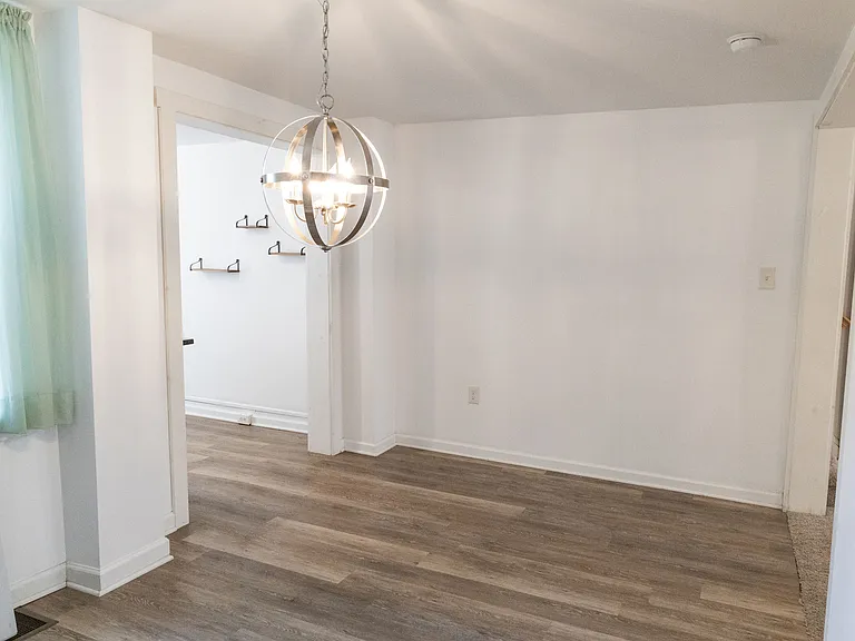 303 E Main St — Photo 4