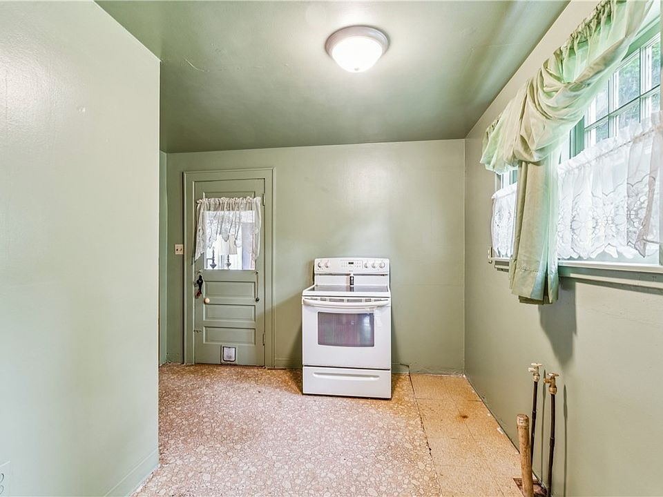 25th image of 106 Shady Ln