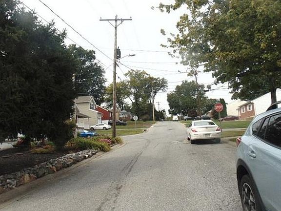 5th image of 207 E Delaware Ave