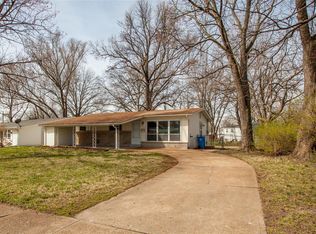 970 Florland Dr, Florissant, MO 63031