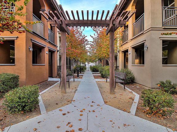 3rd image of 480 La Scena Pl