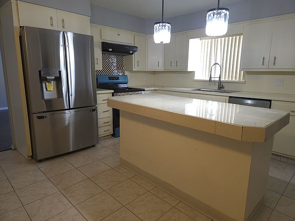 4th image of 385 Westervelt Pl #2