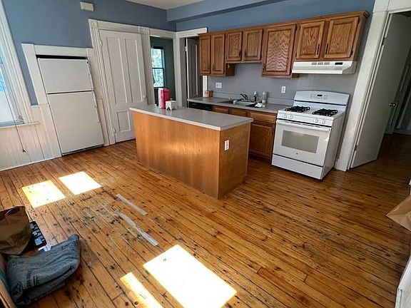 3rd image of 49 Lawrence St #1
