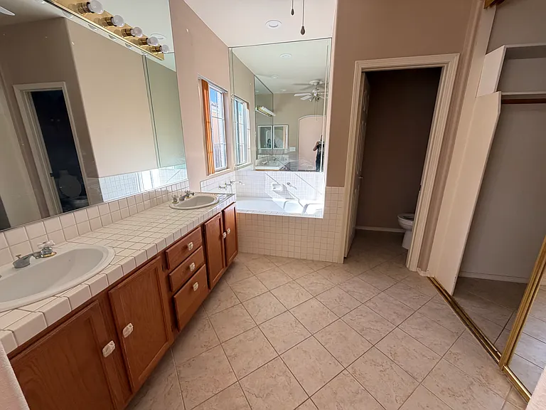 28620 Champions Dr — Photo 15