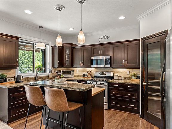 5th image of 44522 McLaren Dr
