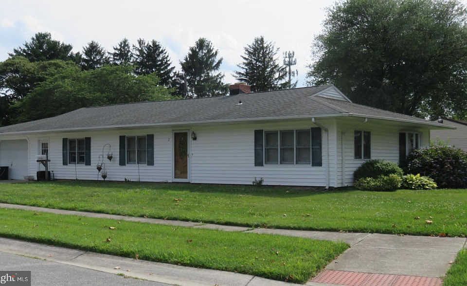 1st image of 2 Kensington Cir