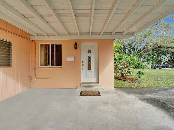 4th image of 1449 SW 20th Avenue