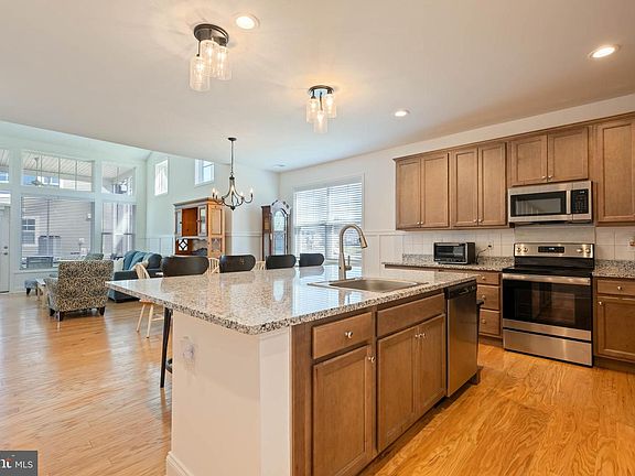 4th image of 25304 Razorbill Ct