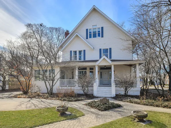 224 N Ellis Ave, Wheaton, IL 60187