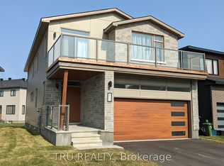 813 Crossgate St, Ottawa, ON K2J7E3