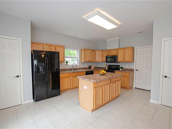5th image of 306 Bexley Park Way