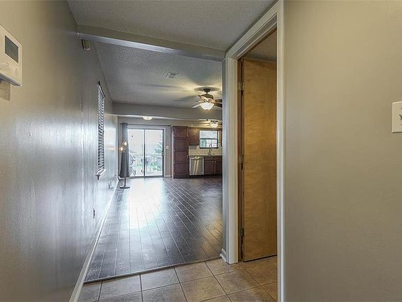 4th image of 502 NE 6th St APT D
