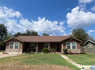 210 W Heard St, Refugio, TX 78377