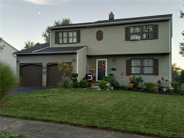13578 Foxcroft Dr, Garfield Heights, OH 44125