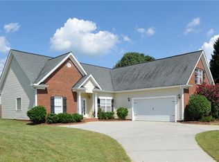 3873 Turnberry Park Dr, Pfafftown, NC 27040