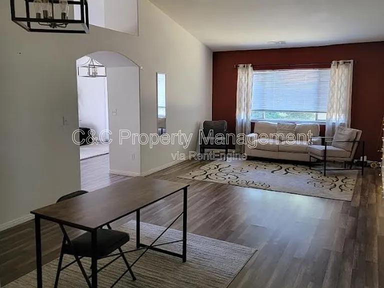 3935 E Laurel Ct — Photo 4
