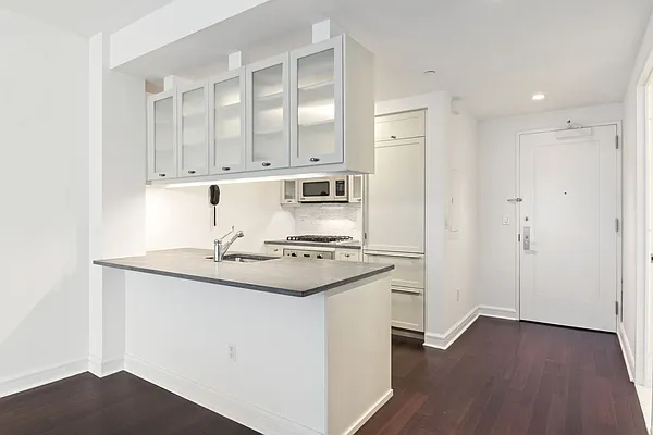 Rented by Manhattan Miami Real Estate | media 21