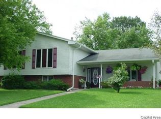 11 Baxter Pl, Jacksonville, IL 62650