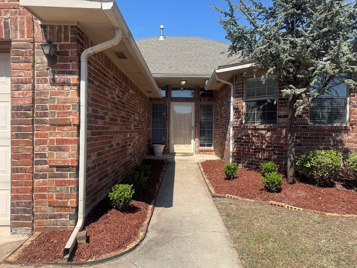 Building Photo - 505 SW 164th Ter