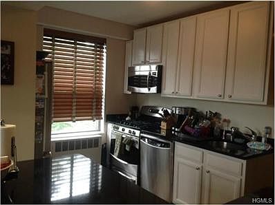 Updated Kitchen with Granite Counters & Stainless Appliances