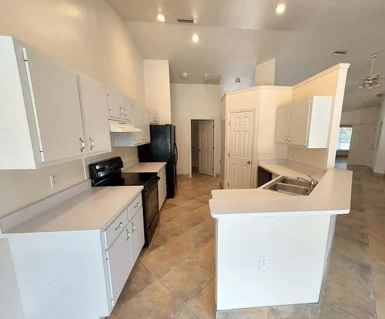 Spacious 4/2/2 Home on 4.3 Acres Perimeter Fenced & Move-In Ready — Photo 2