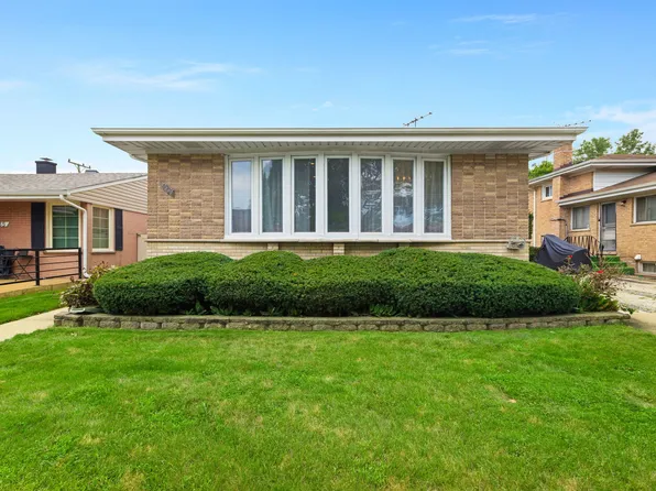 4639 Howard St, Skokie, IL 60076
