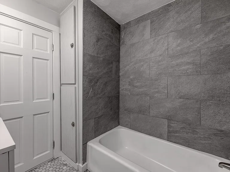 186 Marion St #3 — Photo 11