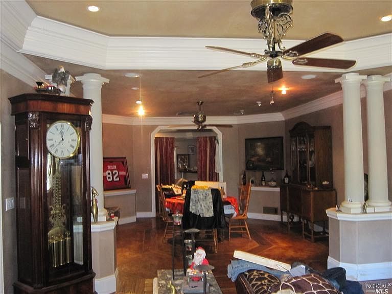 2nd image of 1046 1st Ave