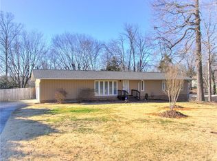 600 Fairidge Dr, Jamestown, NC 27282