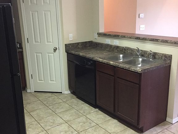 4th image of 5709 N 34th St