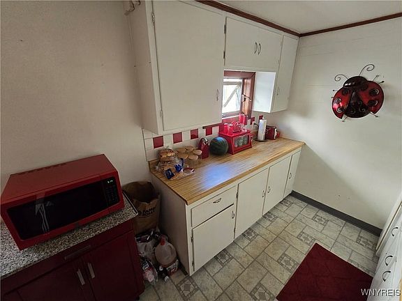 5th image of 17 Briggs Ave