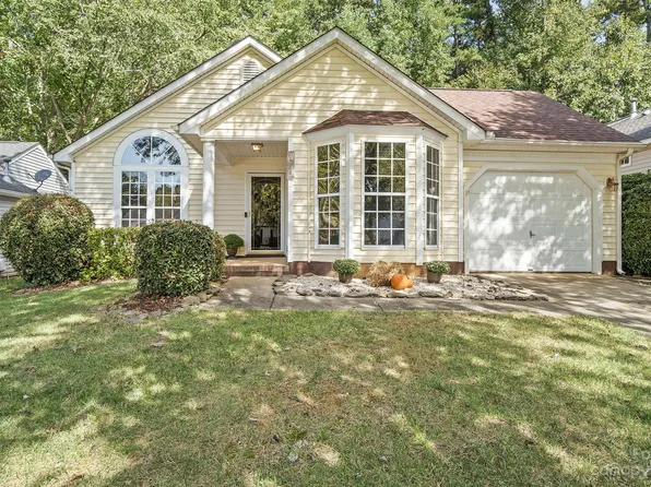 9045 Shenington Pl, Charlotte, NC 28216