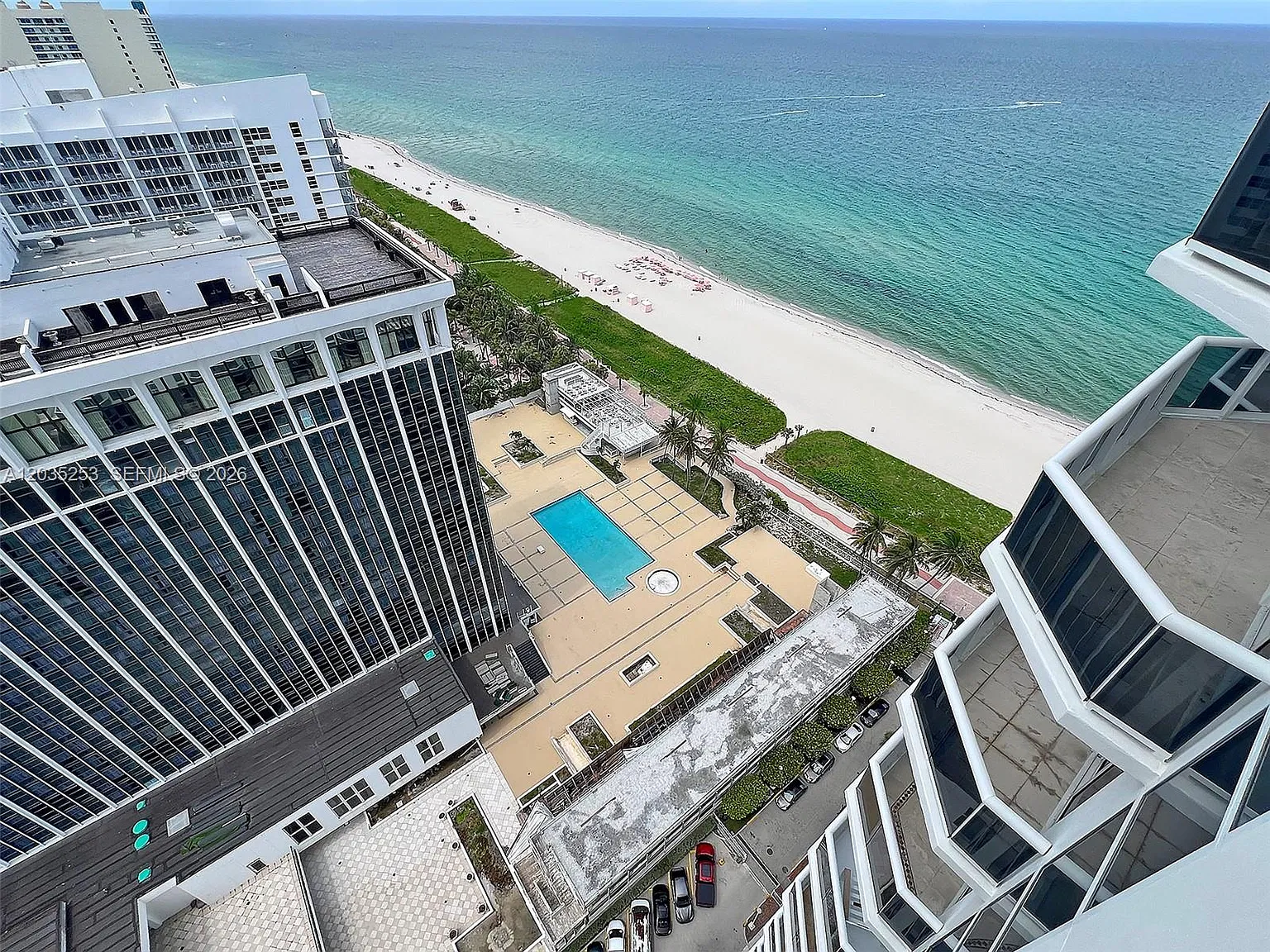 Blue Diamond Condo — Photo 1