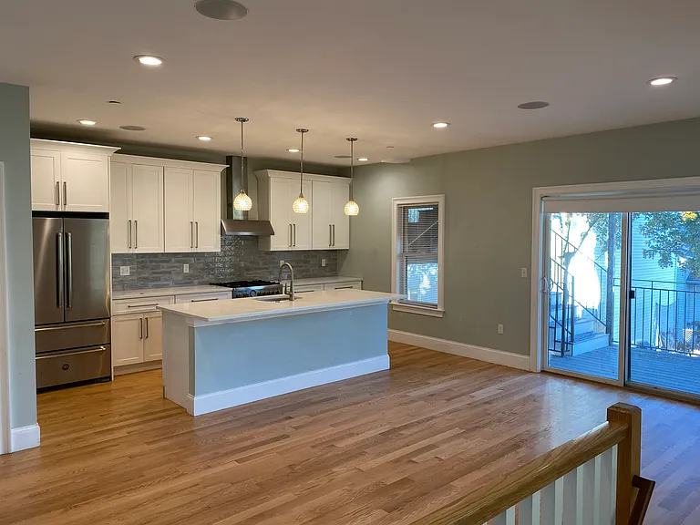 306 W 3rd St #3 — Photo 2