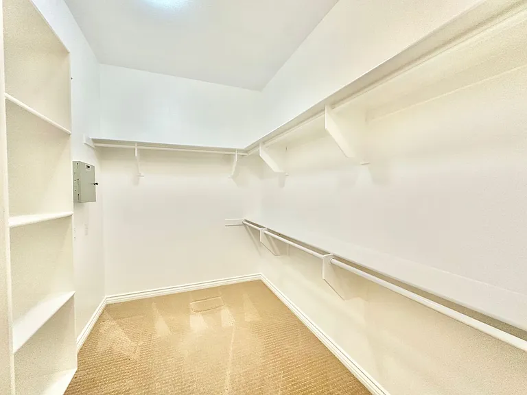 933 Highland Park — Photo 44