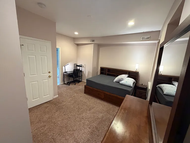 1328 W Lombard St — Photo 16
