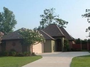 5213 Chambord Dr, Greenwell Springs, LA 70739