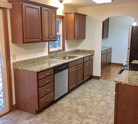 3rd image of 121 Carlton Ct