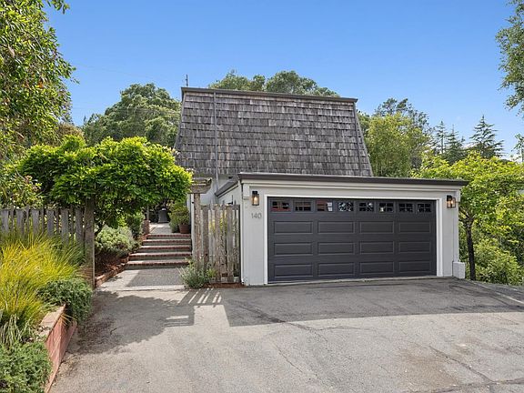 3rd image of 140 Stuyvesant Drive