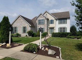 2143 Meadow Ridge Dr, Lancaster, PA 17601